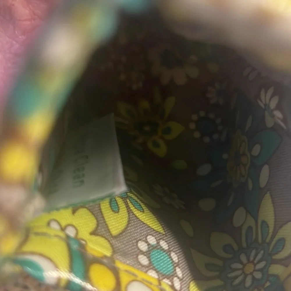 Vera Bradley Lemon parfait cell phone wristlet Retired nwots vinyl all weather